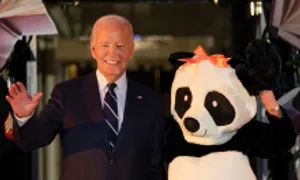 Bà Jill Biden hóa trang thành gấu trúc trong Halloween cuối cùng ở Nhà Trắng Bà Jill Biden hóa trang thành gấu trúc trong Halloween cuối cùng ở Nhà Trắng