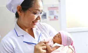 Nỗ lực giữ con cho người mẹ bị quá kích buồng trứng Nỗ lực giữ con cho người mẹ bị quá kích buồng trứng