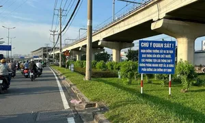 Không đọc kịp bảng khẩu hiệu giao thông vì quá nhiều chữ Không đọc kịp bảng khẩu hiệu giao thông vì quá nhiều chữ