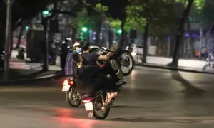 'Thú vui quái gở' cuối tuần đua xe, thông chốt 'Thú vui quái gở' cuối tuần đua xe, thông chốt