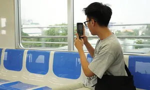 Khách check in metro, ngắm TP HCM từ trên cao Khách check in metro, ngắm TP HCM từ trên cao