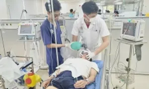 Nhiều người trẻ đột quỵ sau tắm đêm mùa lạnh Nhiều người trẻ đột quỵ sau tắm đêm mùa lạnh