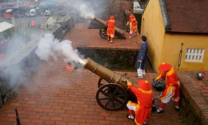 Bắn 36 pháo hỏa thuật mừng hoàn thành trùng tu Hải Vân Quan Bắn 36 pháo hỏa thuật mừng hoàn thành trùng tu Hải Vân Quan