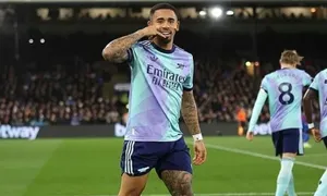 Gabriel Jesus giúp Arsenal thắng đậm ở Ngoại hạng Anh Gabriel Jesus giúp Arsenal thắng đậm ở Ngoại hạng Anh