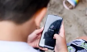 Cha mẹ có trách nhiệm gì khi con dùng Facebook, TikTok? Cha mẹ có trách nhiệm gì khi con dùng Facebook, TikTok?