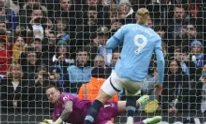 Haaland đá hỏng phạt đền trong trận hòa của Man City Haaland đá hỏng phạt đền trong trận hòa của Man City