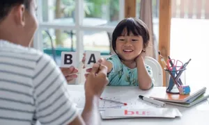 Tôi cho con học tiếng Anh từ 5 tuổi không phải để làm công cụ kiếm tiền Tôi cho con học tiếng Anh từ 5 tuổi không phải để làm công cụ kiếm tiền