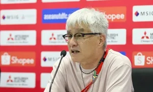 HLV Singapore: 'Chúng tôi có thể thắng trước nhiều khán giả Việt Nam' HLV Singapore: 'Chúng tôi có thể thắng trước nhiều khán giả Việt Nam'