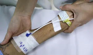 Mắc bệnh tâm lý bởi gánh nặng chăm mẹ già ốm Mắc bệnh tâm lý bởi gánh nặng chăm mẹ già ốm