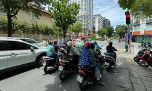 Tài xế lo bị phạt nặng vượt đèn đỏ vì bỏ đếm giây Tài xế lo bị phạt nặng vượt đèn đỏ vì bỏ đếm giây