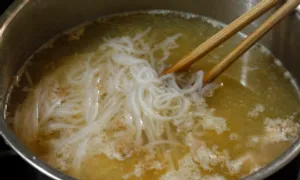 Bún có vị chua ăn được không? Bún có vị chua ăn được không?