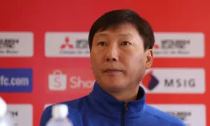 HLV Kim Sang-sik: 'Không ngọn núi nào là không thể vượt qua' HLV Kim Sang-sik: 'Không ngọn núi nào là không thể vượt qua'