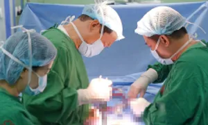 Thoát cảnh liệt người sau tai nạn lật xe Thoát cảnh liệt người sau tai nạn lật xe