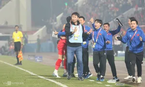 HLV Kim Sang-sik họp báo sau khi thắng Thái Lan HLV Kim Sang-sik họp báo sau khi thắng Thái Lan