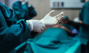 Hai bé gái nhập viện vì nghiện ăn tóc Hai bé gái nhập viện vì nghiện ăn tóc