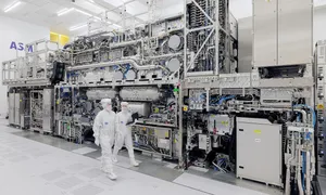 Nữ kỹ sư hé lộ việc 'chăm' cỗ máy sản xuất chip 170 triệu USD Nữ kỹ sư hé lộ việc 'chăm' cỗ máy sản xuất chip 170 triệu USD
