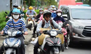 Lương 8,5 triệu, chạy xe máy leo lề bị phạt 6 triệu đồng Lương 8,5 triệu, chạy xe máy leo lề bị phạt 6 triệu đồng