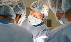 Sản phụ đau đớn dữ dội do biến chứng sau sinh thường Sản phụ đau đớn dữ dội do biến chứng sau sinh thường