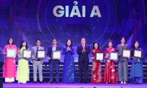 8 nhóm tác giả giành giải A báo chí về Quốc hội và HĐND 8 nhóm tác giả giành giải A báo chí về Quốc hội và HĐND
