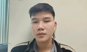 Thanh niên 'đi bão' tông gãy chân cảnh sát Thanh niên 'đi bão' tông gãy chân cảnh sát