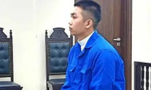 Bị phạt 13 năm tù vì hất CSGT lên capo khi trốn đo nồng độ cồn Bị phạt 13 năm tù vì hất CSGT lên capo khi trốn đo nồng độ cồn