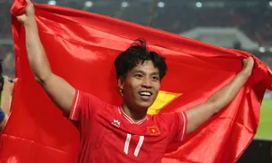 Tiền đạo Thái Lan ném giày của Vũ Văn Thanh Tiền đạo Thái Lan ném giày của Vũ Văn Thanh