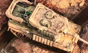 Xe tăng Leopard 2 Ukraine lọt hào, hứng đòn của drone Nga Xe tăng Leopard 2 Ukraine lọt hào, hứng đòn của drone Nga