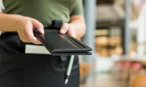 Tôi kiên quyết không trả khi nhà hàng đòi tiền boa Tôi kiên quyết không trả khi nhà hàng đòi tiền boa