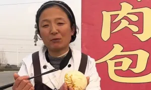 Cô bán bánh bao học tiếng Anh gây sốt mạng xã hội Cô bán bánh bao học tiếng Anh gây sốt mạng xã hội