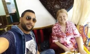 Hôn nhân viên mãn của người phụ nữ với chồng kém 34 tuổi Hôn nhân viên mãn của người phụ nữ với chồng kém 34 tuổi