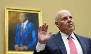 Giám đốc bưu chính Mỹ từ chức trước áp lực từ ông Trump Giám đốc bưu chính Mỹ từ chức trước áp lực từ ông Trump