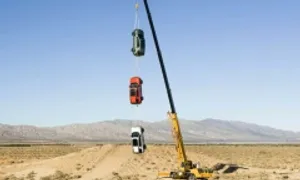 Honda treo ngược ba ôtô chứng minh độ cứng chắc Honda treo ngược ba ôtô chứng minh độ cứng chắc