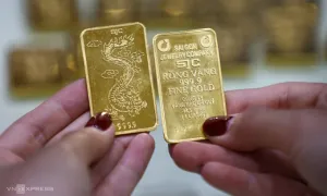 Giá vàng lên sát đỉnh, vượt 100 triệu đồng một lượng Giá vàng lên sát đỉnh, vượt 100 triệu đồng một lượng