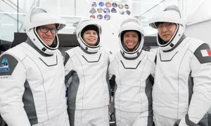 4 hành khách trên chuyến du hành của SpaceX qua các cực Trái Đất 4 hành khách trên chuyến du hành của SpaceX qua các cực Trái Đất