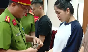 'Viên kẹo bằng dĩa rau' và cú ngã của Quang Linh Vlogs 'Viên kẹo bằng dĩa rau' và cú ngã của Quang Linh Vlogs