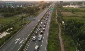 Cao tốc TP HCM - Long Thành kẹt hơn 10 km