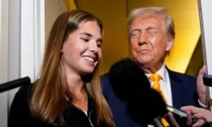 Kai Trump trả lời báo giới trên chuyên cơ của ông nội Kai Trump trả lời báo giới trên chuyên cơ của ông nội