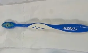 Cô gái nuốt bàn chải đánh răng 17 cm vào thực quản Cô gái nuốt bàn chải đánh răng 17 cm vào thực quản