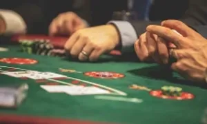 Người đàn ông phát bệnh tâm thần vì nghiện cờ bạc Người đàn ông phát bệnh tâm thần vì nghiện cờ bạc