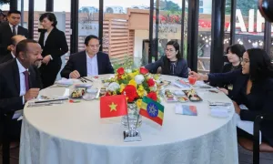 Thủ tướng Ethiopia thưởng thức phở gà, thăm chùa Trấn Quốc Thủ tướng Ethiopia thưởng thức phở gà, thăm chùa Trấn Quốc