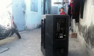 Anh em tôi tháo chạy khỏi xóm trọ vì karaoke Anh em tôi tháo chạy khỏi xóm trọ vì karaoke