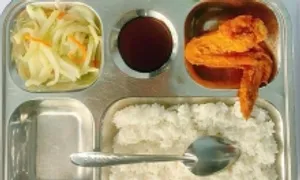 Sau 29 học sinh nghi ngộ độc, phụ huynh lo suất ăn bán trú kém an toàn Sau 29 học sinh nghi ngộ độc, phụ huynh lo suất ăn bán trú kém an toàn