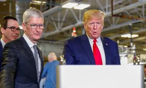 Tim Cook giúp Apple thoát đòn thuế của Trump thế nào Tim Cook giúp Apple thoát đòn thuế của Trump thế nào