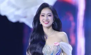 Thí sinh Hoa hậu Việt Nam trình diễn đầm dạ hội Thí sinh Hoa hậu Việt Nam trình diễn đầm dạ hội