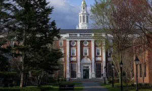 Harvard - đại học già hơn nước Mỹ, giàu hơn nhiều quốc gia Harvard - đại học già hơn nước Mỹ, giàu hơn nhiều quốc gia