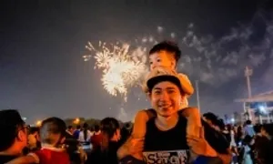 Biển người xem pháo hoa ở Mỹ Đình