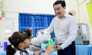 Vinamilk tặng 500.000 hộp sữa cho trẻ dịp 50 năm giải phóng miền Nam Vinamilk tặng 500.000 hộp sữa cho trẻ dịp 50 năm giải phóng miền Nam