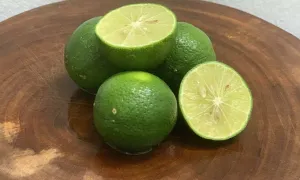 'Chữa bệnh' bằng nhỏ nước cốt chanh vào mắt, mũi, tai 'Chữa bệnh' bằng nhỏ nước cốt chanh vào mắt, mũi, tai
