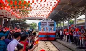 Hai đoàn tàu Thống Nhất hội ngộ ở Đà Nẵng Hai đoàn tàu Thống Nhất hội ngộ ở Đà Nẵng