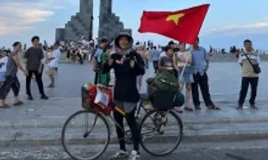 Hành trình đạp xe từ Hà Nội vào TP HCM xem lễ diễu binh Hành trình đạp xe từ Hà Nội vào TP HCM xem lễ diễu binh